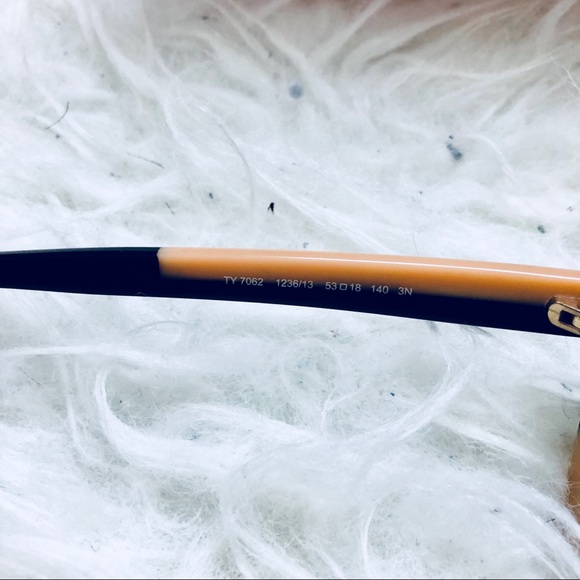 *SOLD ON MERC* Tory Burch Sunglasses - Picture 5 of 7